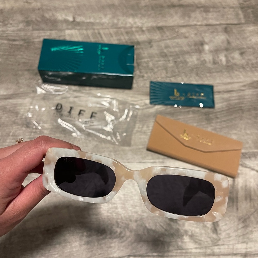 LAUREN LONDON Lotus Locs White Pearl Grey Sunglasses by DIFF EYEWEAR